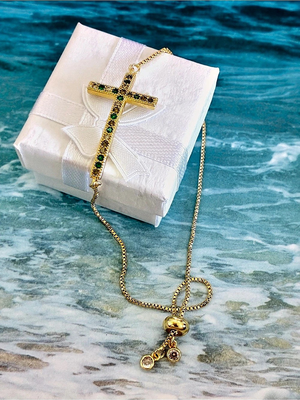 Cross Pendant bracelet in Gold & Green with crystals